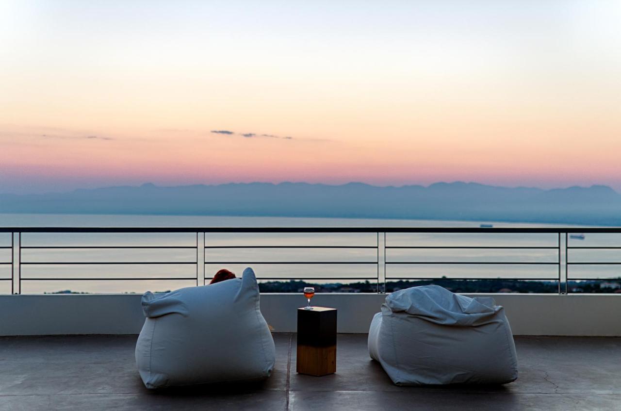Euphoria Suites Avía Zewnętrze zdjęcie